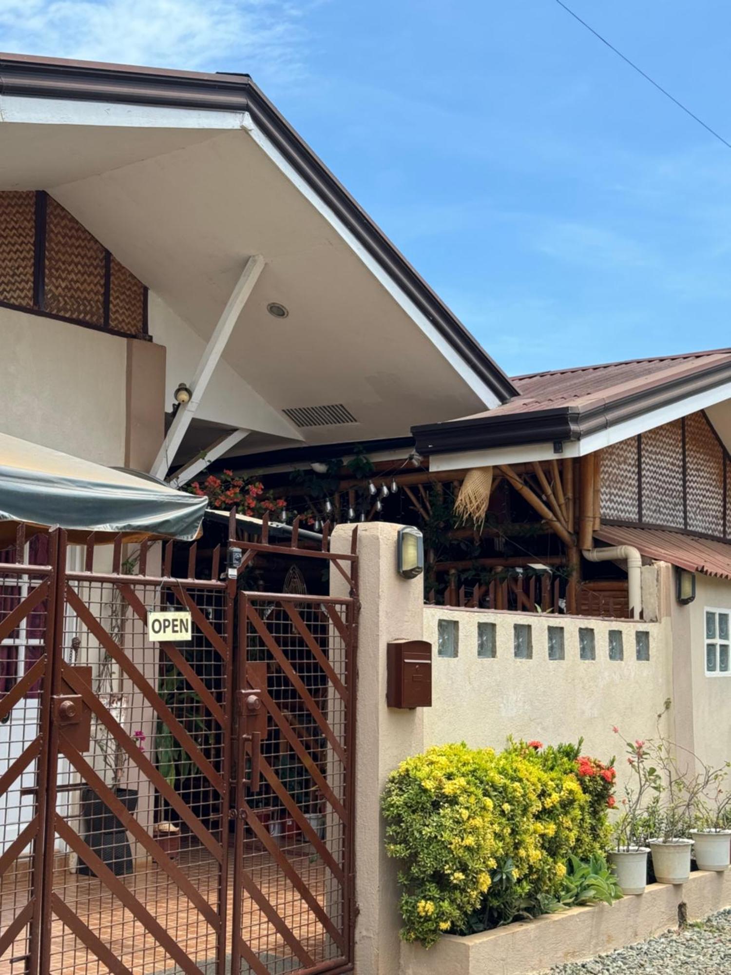 Villa Skanderbeg Guest House Puerto Princesa Exterior photo