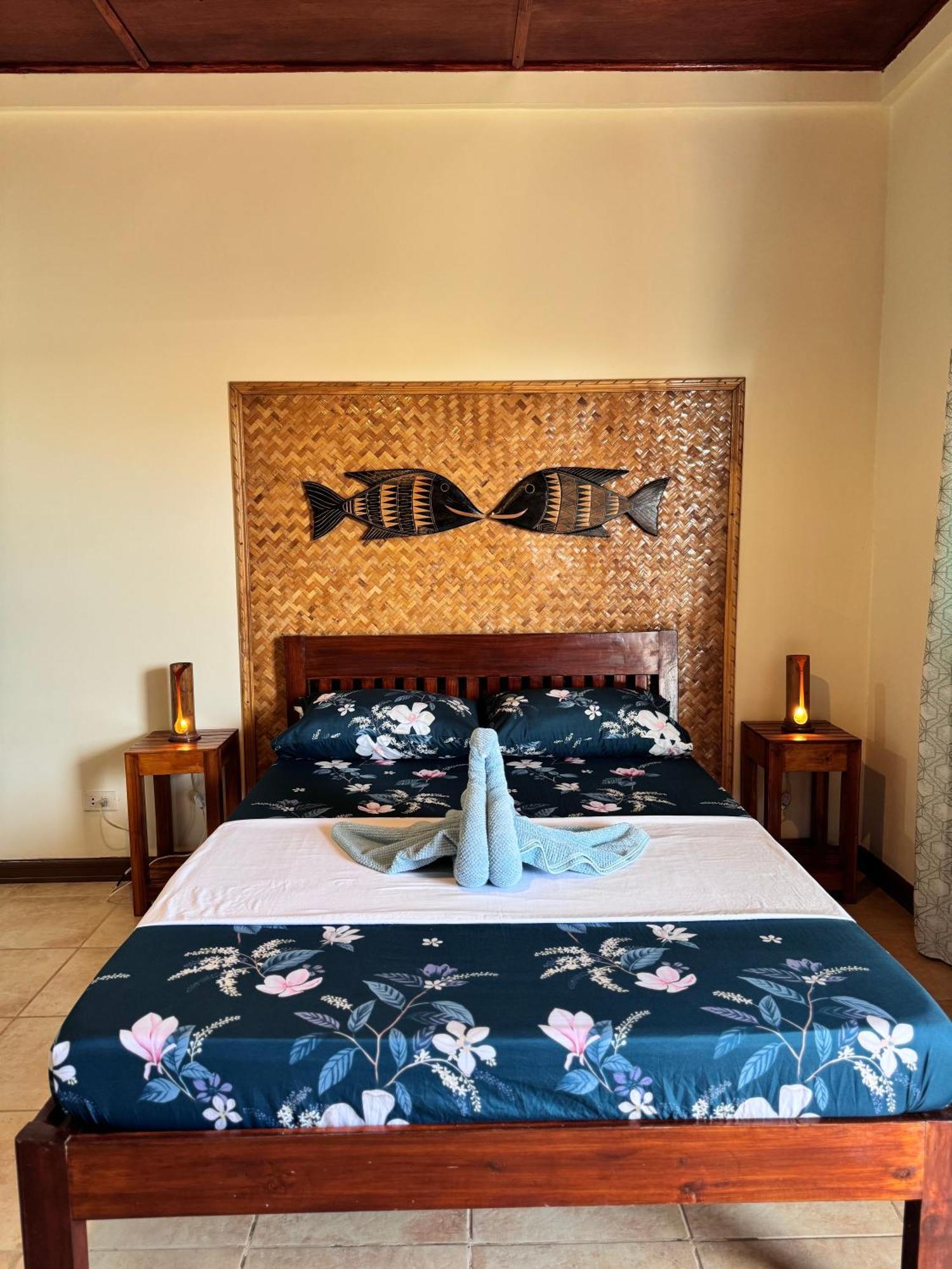 Villa Skanderbeg Guest House Puerto Princesa Exterior photo