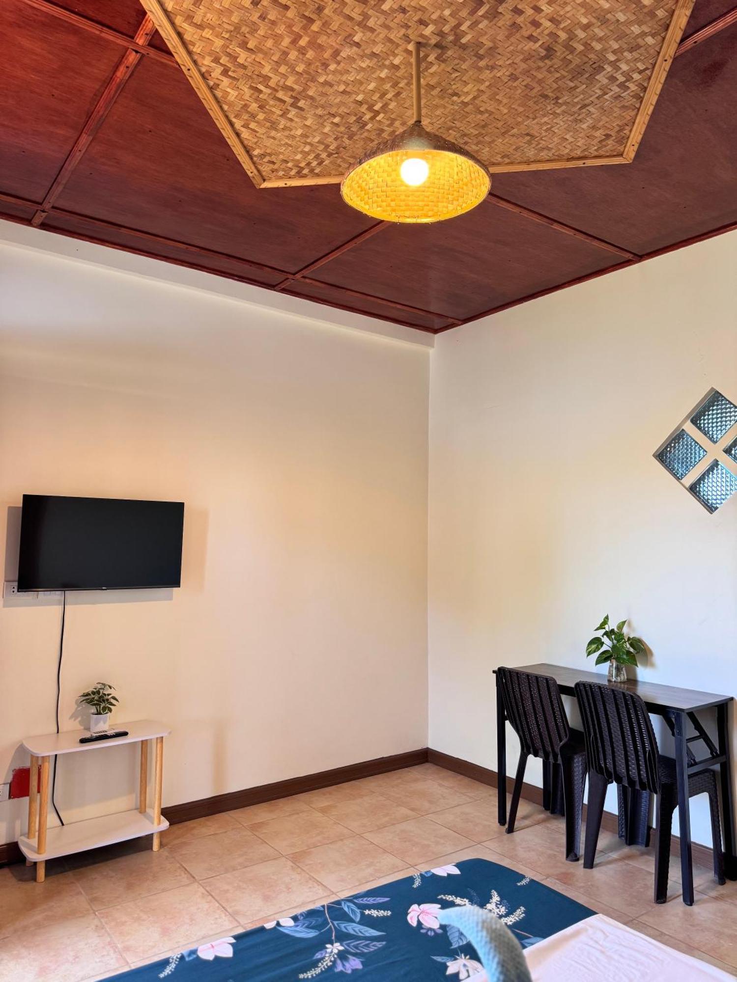 Villa Skanderbeg Guest House Puerto Princesa Exterior photo