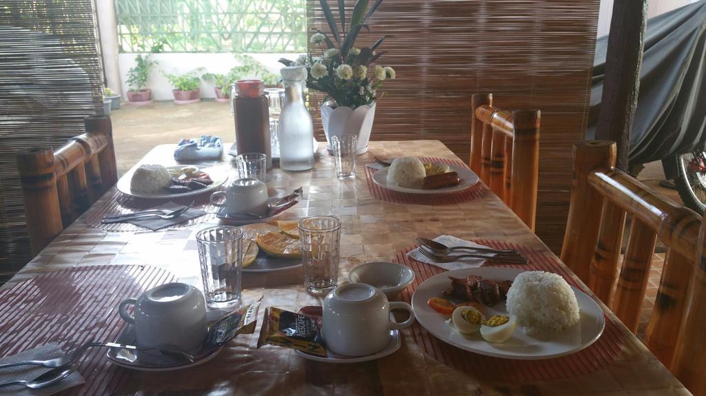 Villa Skanderbeg Guest House Puerto Princesa Exterior photo